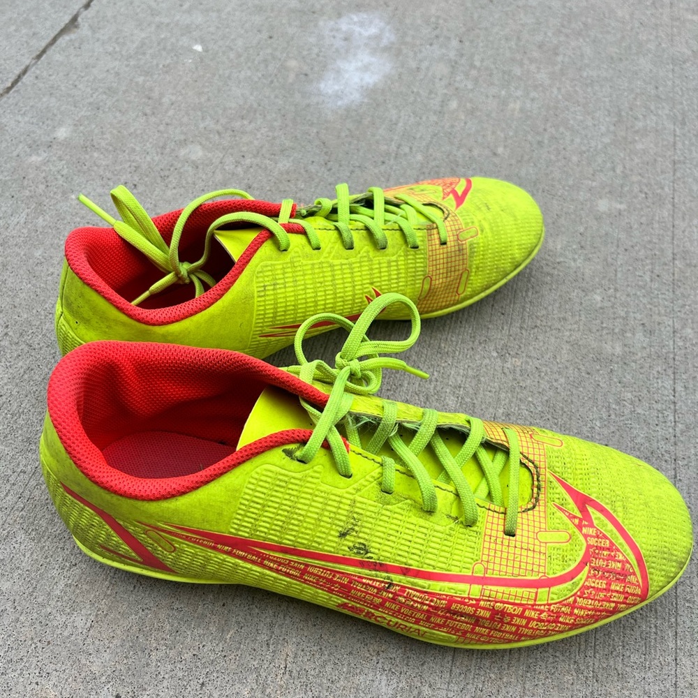 Soccer cleats